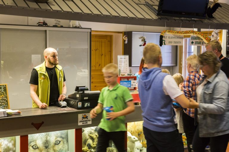 eläinpuiston lipunmyynti